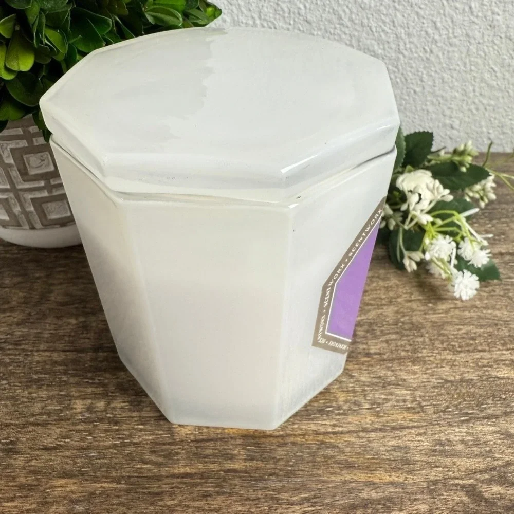 ScentWorx Lilac Breeze Scented Candle 3-Wick 14.5 oz Slatkin & Co Essential Oils